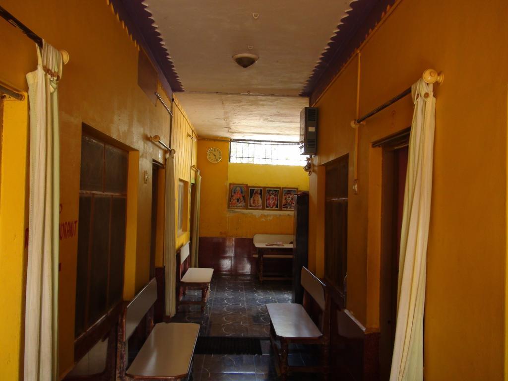 Shambhu Guest House 亨比 外观 照片