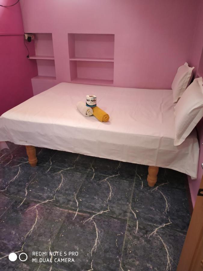 Shambhu Guest House 亨比 外观 照片
